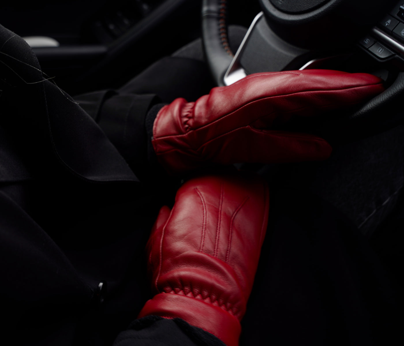 Sutton Mitt for women